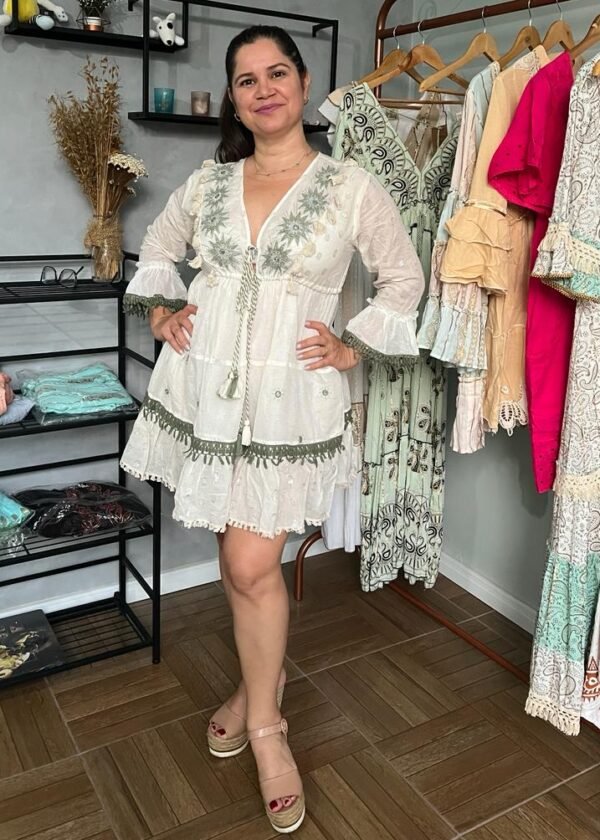 VESTIDO CURTO FEMININO BORDADOS E FRANJA - MANGA LONGA FLARE