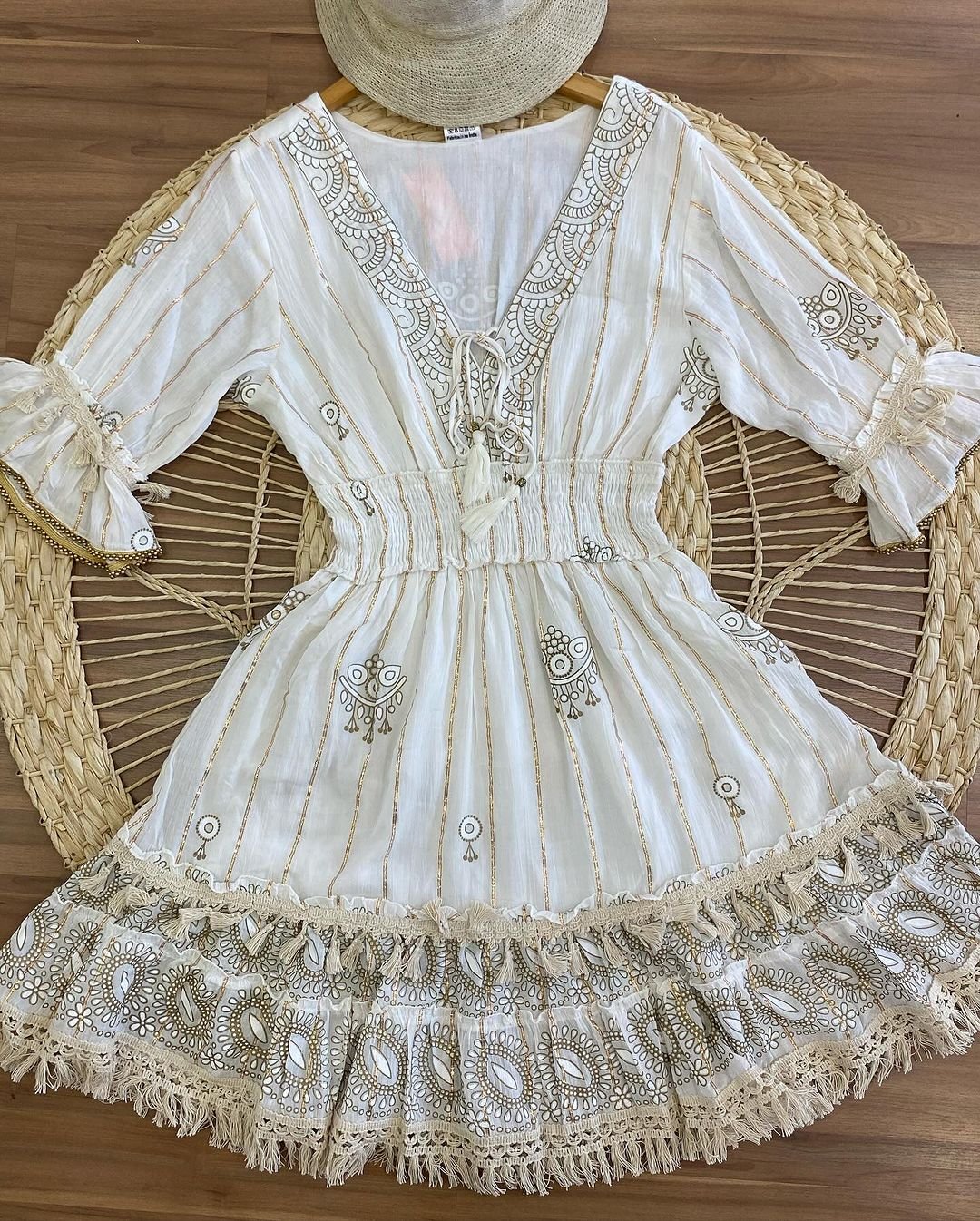 Vestido Curto Feminino Bordado Brilho de Lurex