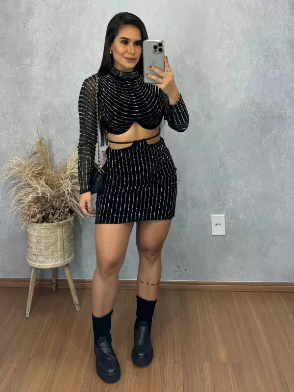 CONJUNTO FEMININO APLICAÇÕES STRASS CROPPED MANGA LONGA E SAIA