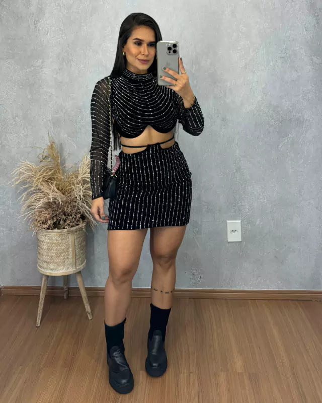 CONJUNTO FEMININO APLICAÇÕES STRASS CROPPED MANGA LONGA E SAIA