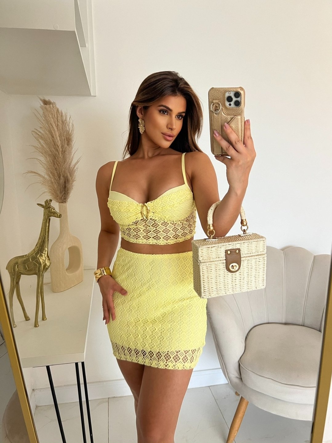 Conjunto Crochê Amarelo com Top Estruturado e Detalhes Vazados