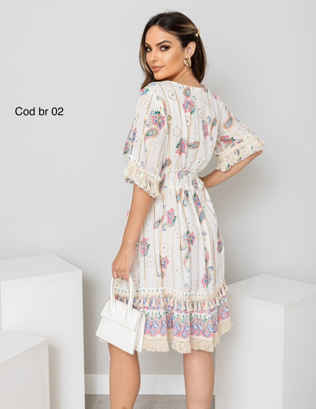 Vestido Boho Chic com Bordados e Franjas - Imagem 3