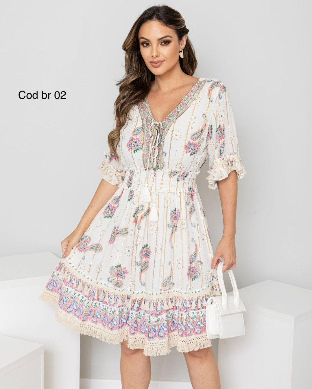 Vestido Boho Chic com Bordados e Franjas